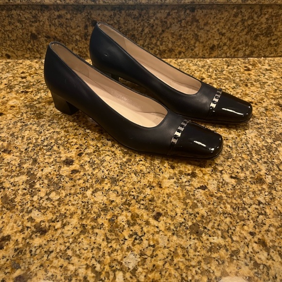 Vintage Salvatore Ferragamo Boutique Blue Low Heel Dress Shoes 8AA Narrow - Picture 10 of 12